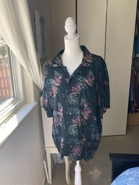LOFT Black Floral Short-Sleeve Button-Down Shirt Men’s